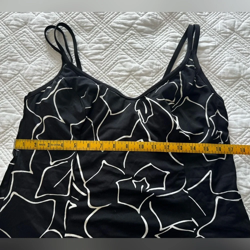 Miraclesuit Black and White Floral Tankini Top EUC 18W Resort Summer Swim